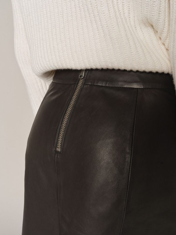 MMLufina Alexsis Shorts - Image 3